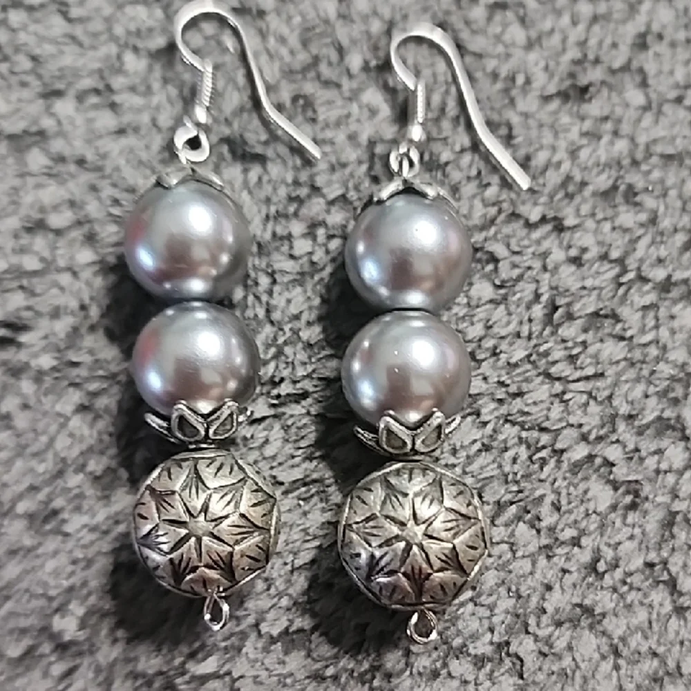💥4 for $20💥Silver Floral Faux Pearl Earrings